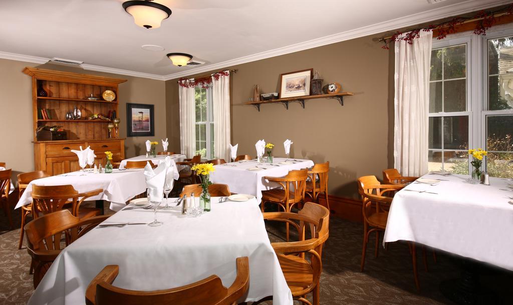 Kettle Creek Inn Port Stanley Exterior photo