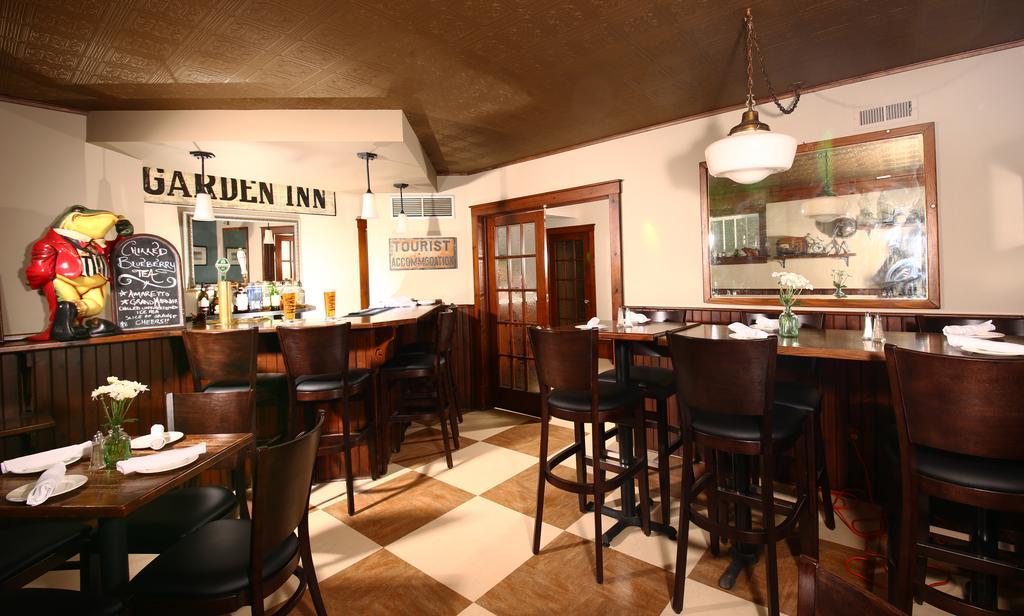 Kettle Creek Inn Port Stanley Exterior photo