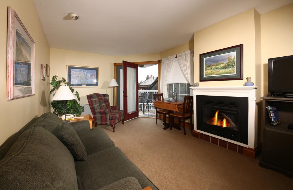 Kettle Creek Inn Port Stanley Exterior photo