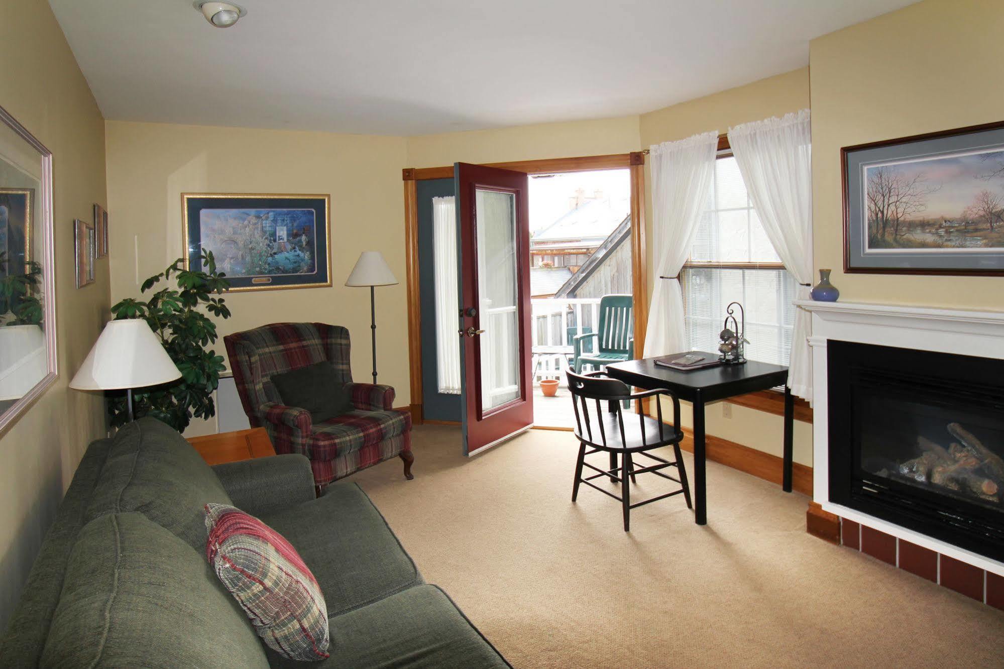 Kettle Creek Inn Port Stanley Exterior photo