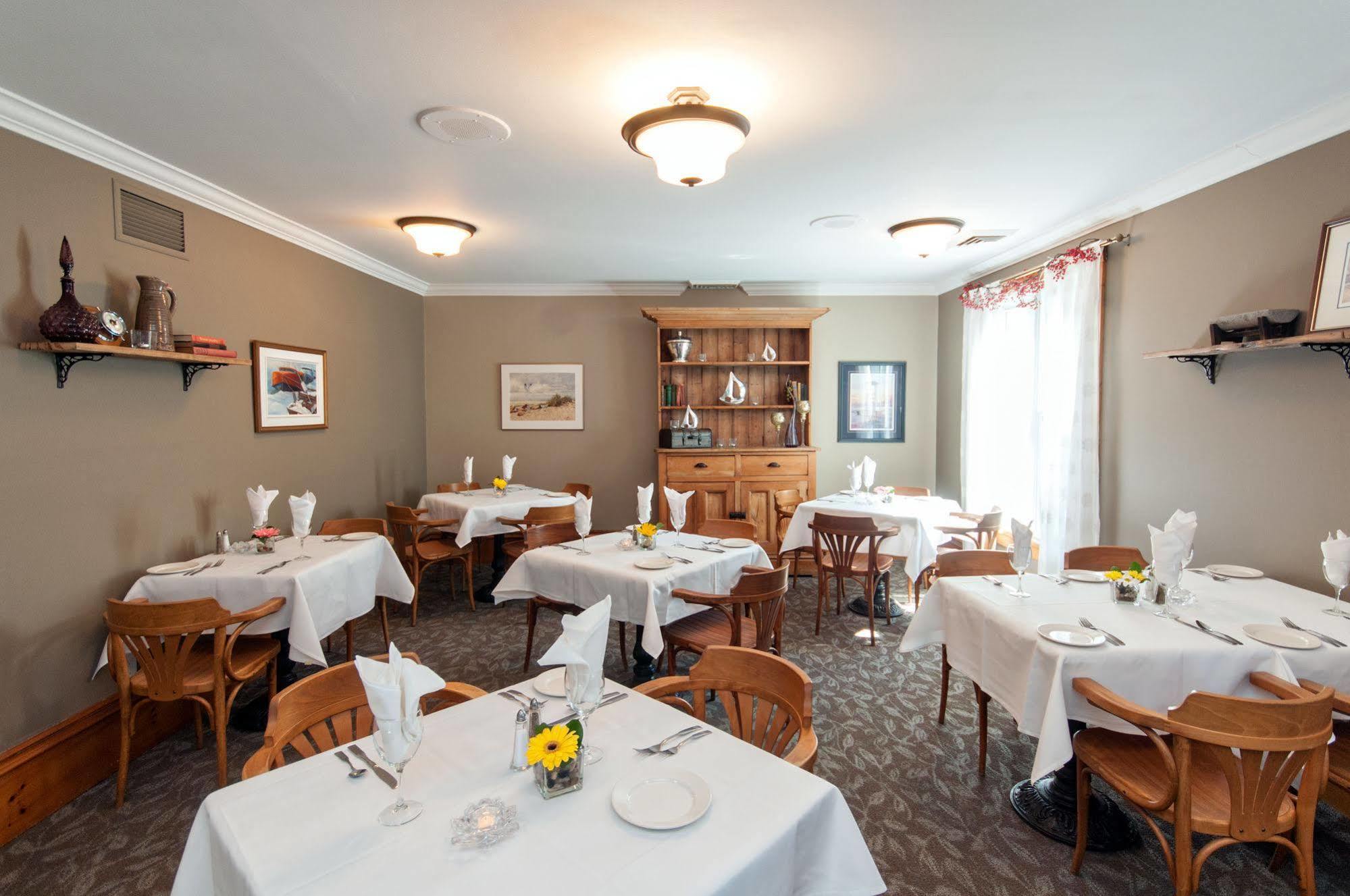 Kettle Creek Inn Port Stanley Exterior photo
