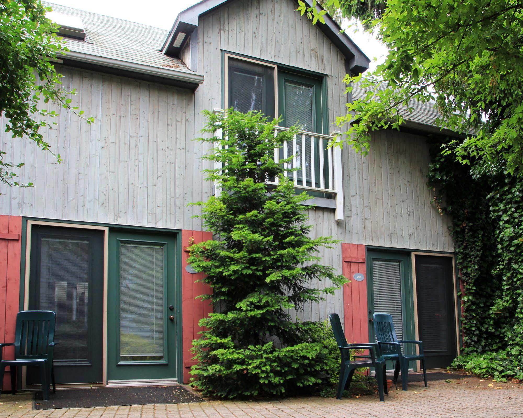 Kettle Creek Inn Port Stanley Exterior photo