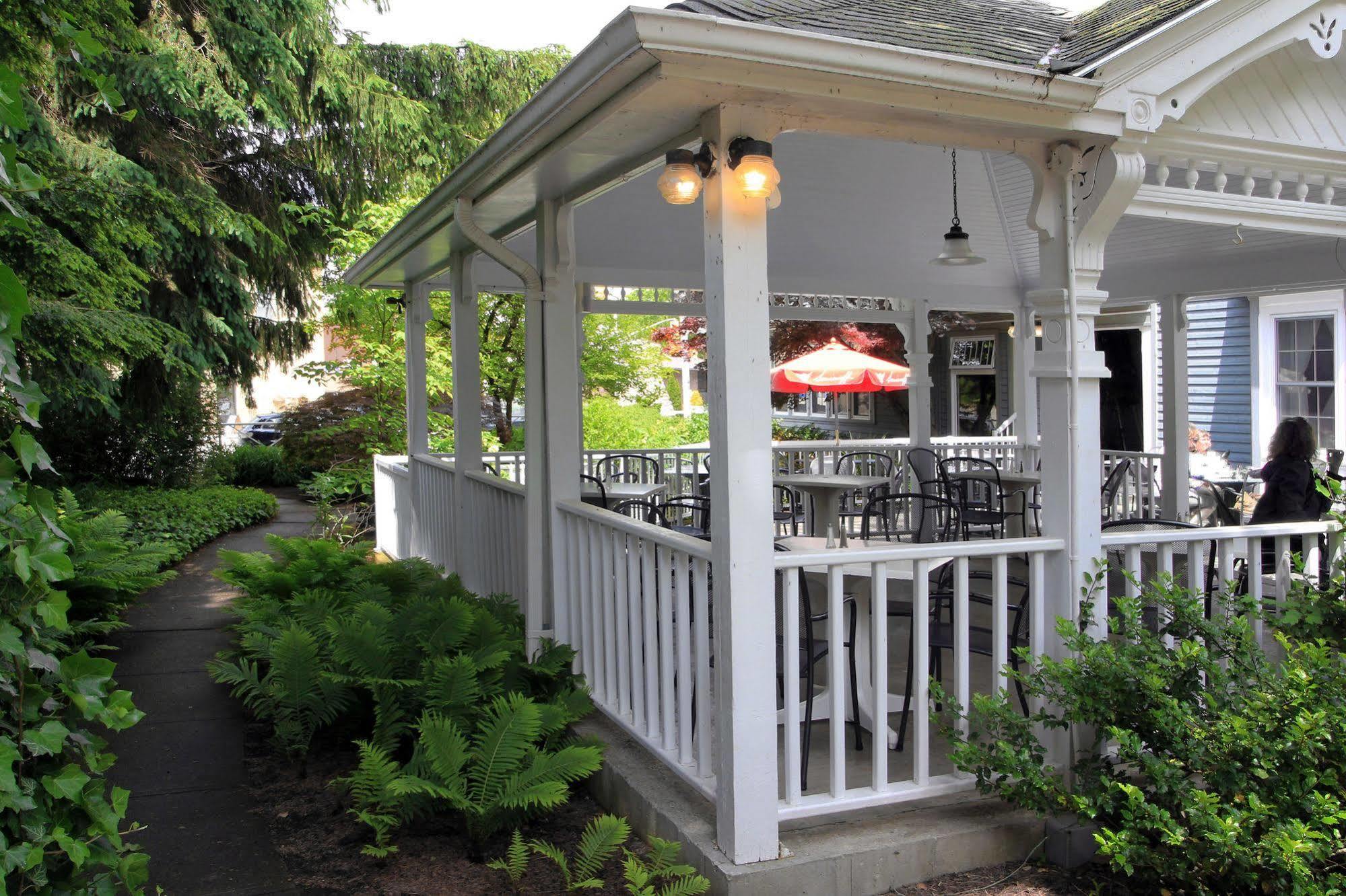 Kettle Creek Inn Port Stanley Exterior photo
